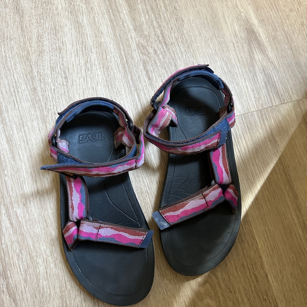 Teva Hurricane XLT 2 Sport Sandal, Purple Pink, 4 US Unisex Kids FITS WOMEN 6